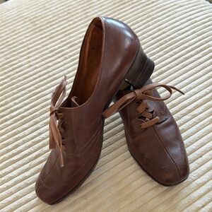 1940s leather heeled loafers